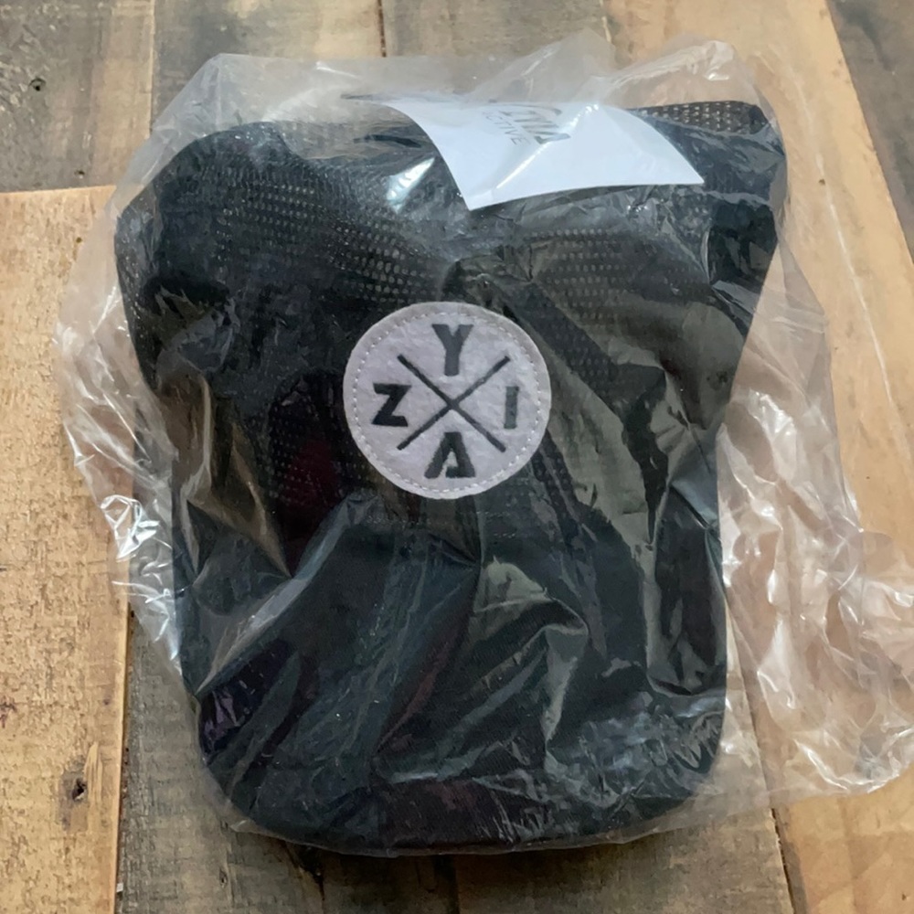 Zyia - Mesh hat (black) NWT